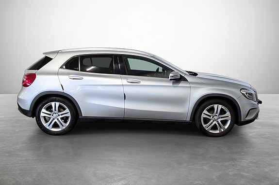Mercedes-Benz GLA220 5 of 27