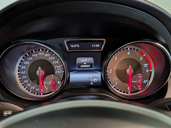 Mercedes-Benz GLA220 16 of 27