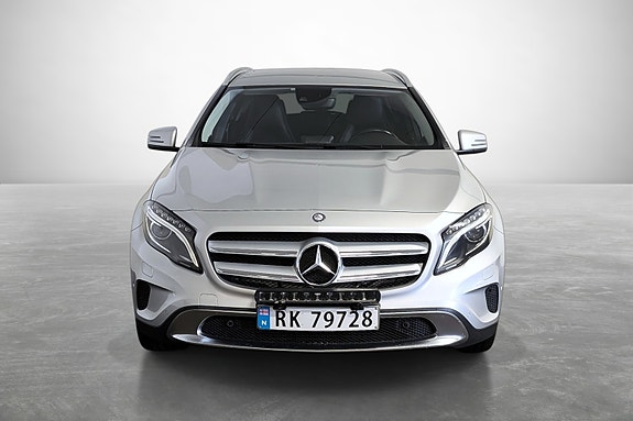 Mercedes-Benz GLA220 3 of 27