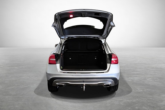 Mercedes-Benz GLA220 8 of 27