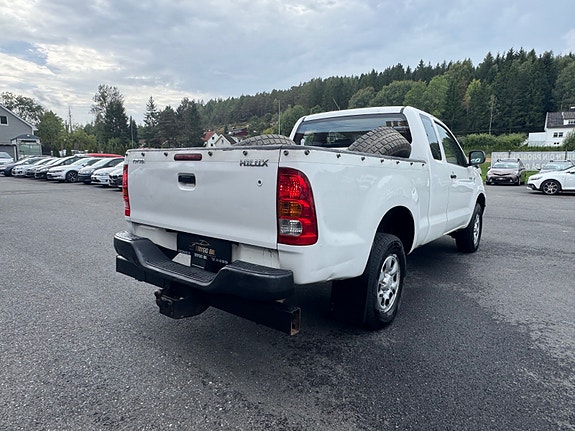 Toyota HiLux 8 of 30