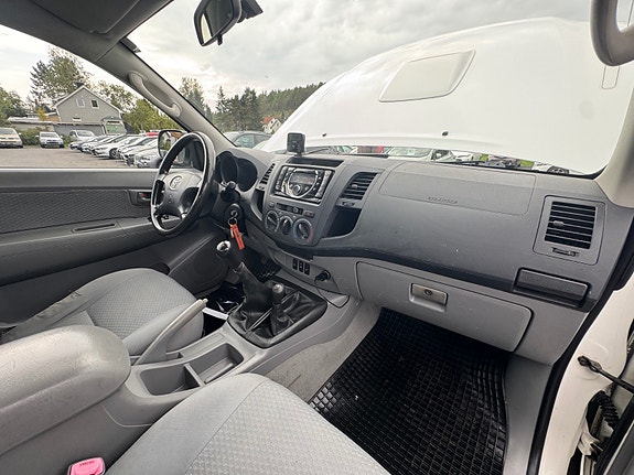 Toyota HiLux 26 of 30