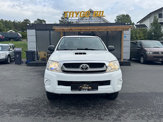 Toyota HiLux 4 of 30