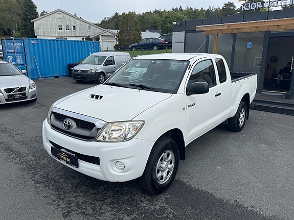 Toyota HiLux 3 of 30