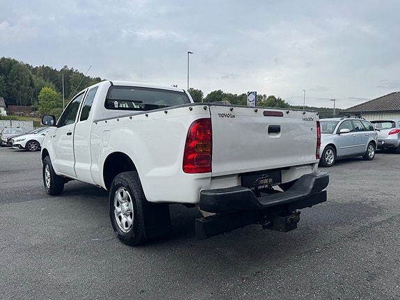 Toyota HiLux 12 of 30