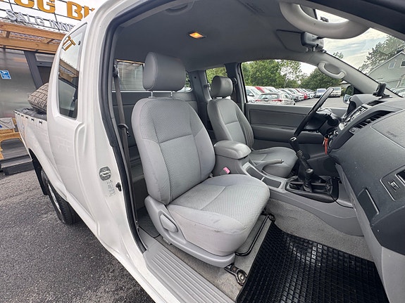 Toyota HiLux 27 of 30