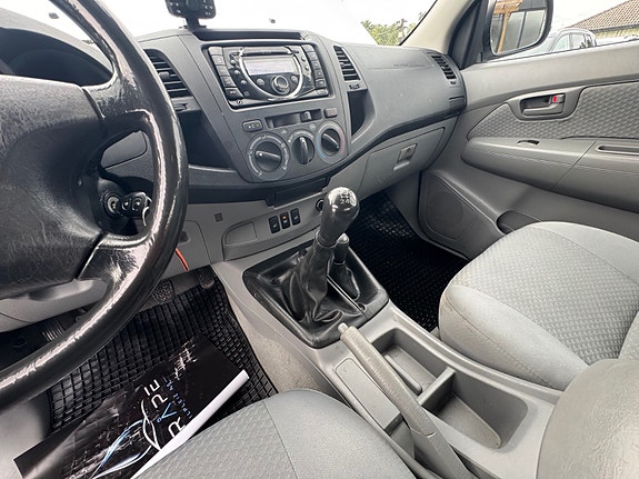 Toyota HiLux 24 of 30