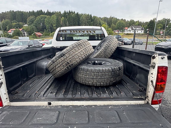 Toyota HiLux 16 of 30