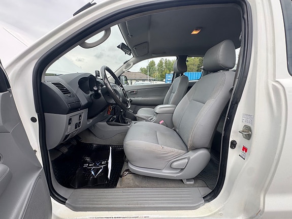 Toyota HiLux 20 of 30