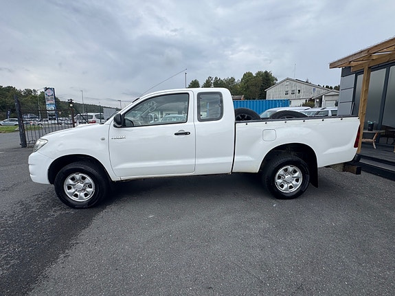 Toyota HiLux 13 of 30