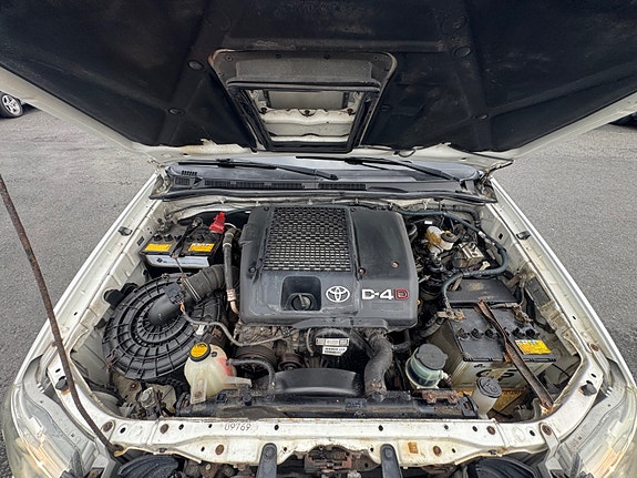 Toyota HiLux 29 of 30