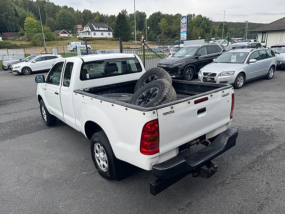 Toyota HiLux 11 of 30