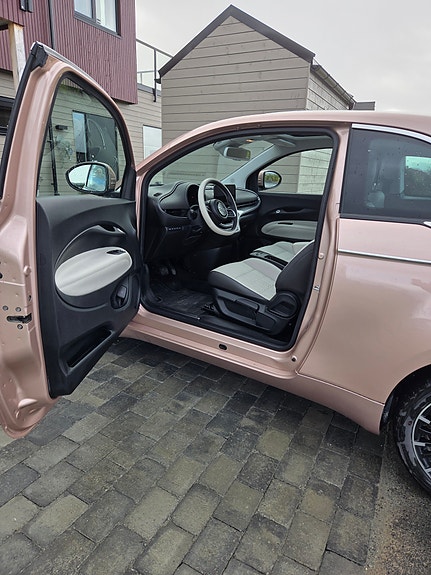 Fiat 500e 7 of 15