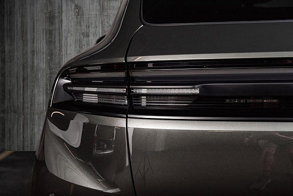 Porsche Macan 13 of 30