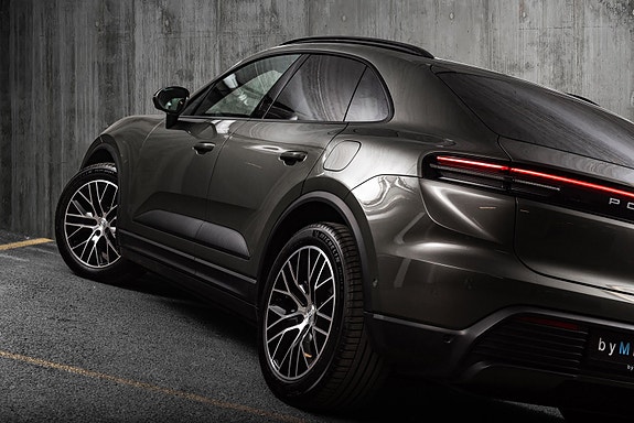 Porsche Macan 15 of 30