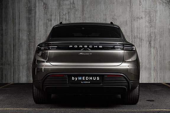 Porsche Macan 11 of 30
