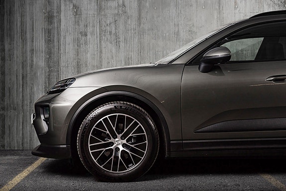Porsche Macan 9 of 30