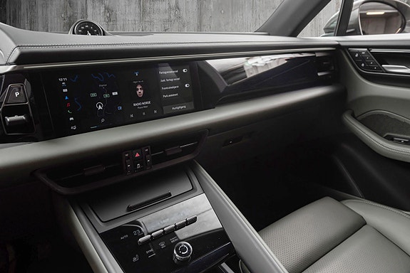 Porsche Macan 26 of 30