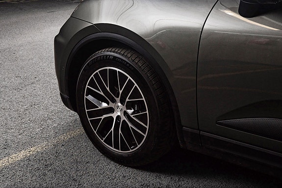 Porsche Macan 16 of 30