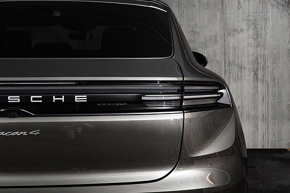 Porsche Macan 12 of 30