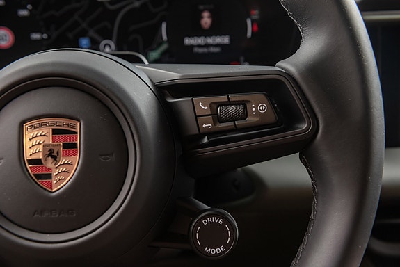 Porsche Macan 23 of 30