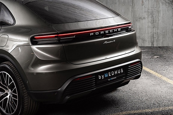 Porsche Macan 14 of 30