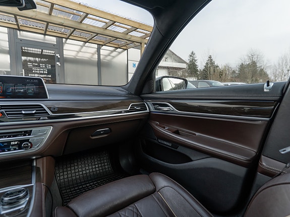 BMW 730d 30 of 30
