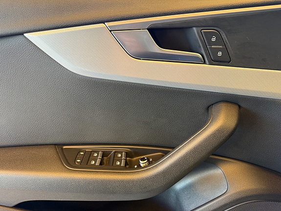 Audi A4 14 of 30
