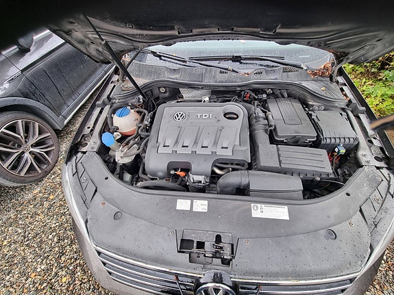 Volkswagen Passat 2 of 5