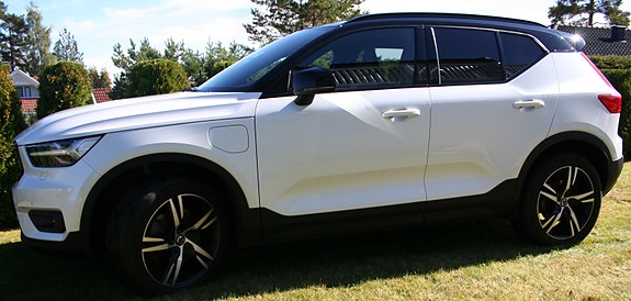 Volvo XC40 2 of 22