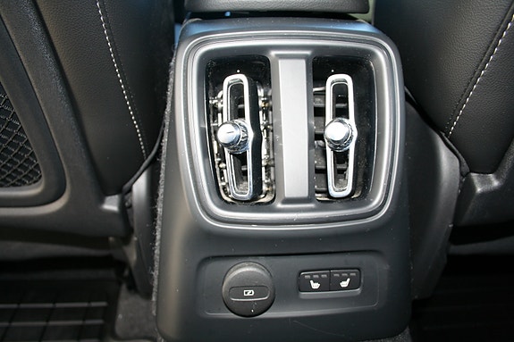 Volvo XC40 17 of 22