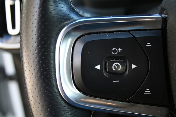 Volvo XC40 14 of 22