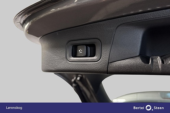Mercedes-Benz EQA300 26 of 28