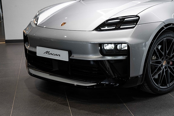 Porsche Macan 2 of 30