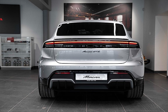 Porsche Macan 9 of 30