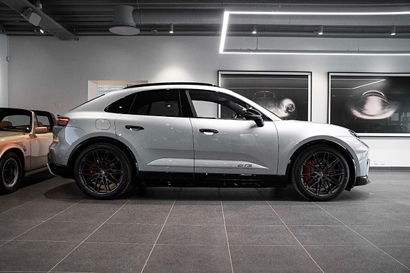 Porsche Macan 13 of 30