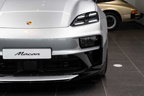 Porsche Macan 12 of 30