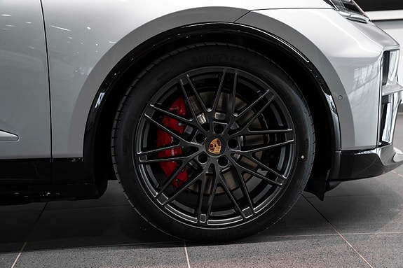 Porsche Macan 15 of 30