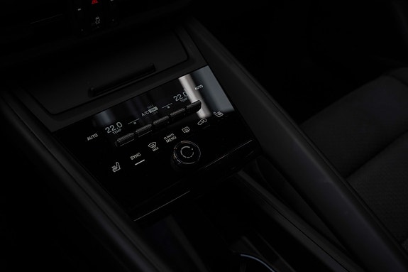 Porsche Macan 23 of 30