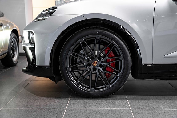 Porsche Macan 7 of 30