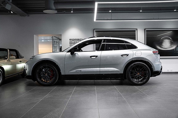Porsche Macan 6 of 30