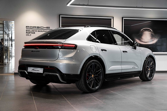 Porsche Macan 16 of 30