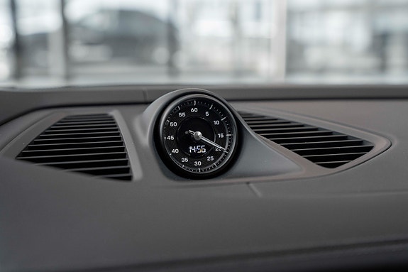 Porsche Macan 26 of 30