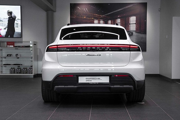 Porsche Macan 4 of 30