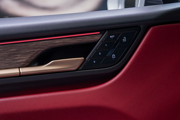 Porsche Macan 25 of 30