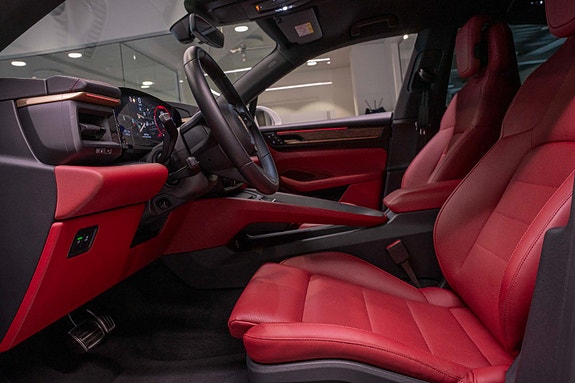 Porsche Macan 28 of 30