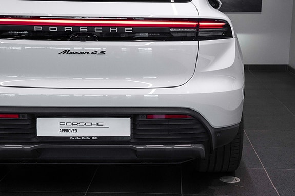 Porsche Macan 5 of 30