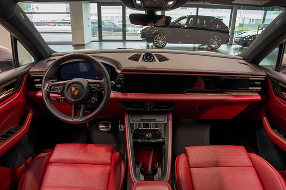Porsche Macan 13 of 30