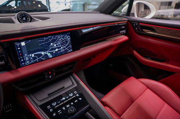 Porsche Macan 18 of 30