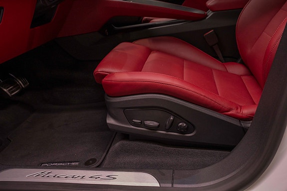 Porsche Macan 29 of 30
